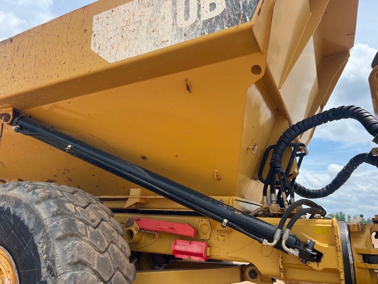 2014-caterpillar-740b-image-25
