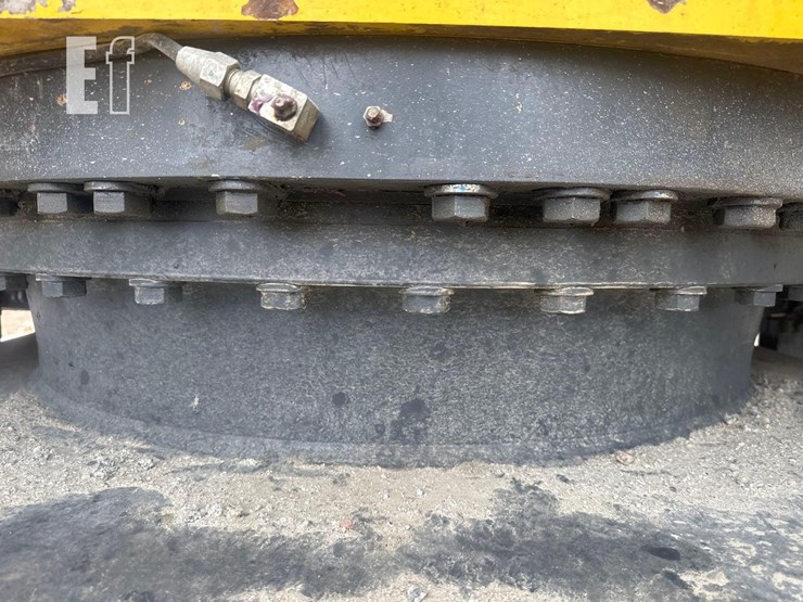2022-komatsu-pc210-lc-11-image-17