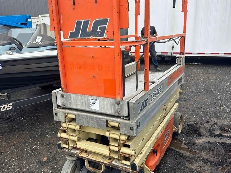 2007-jlg-1930es-image-3