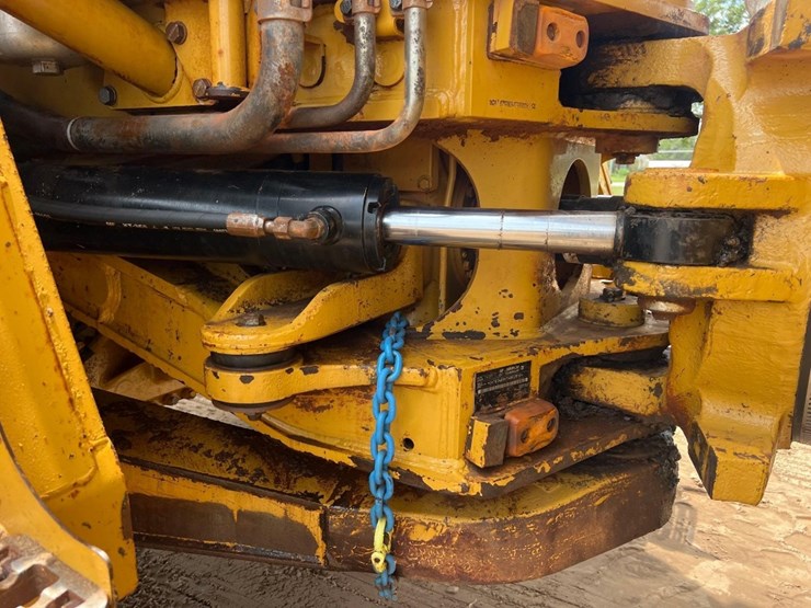 2014-caterpillar-740b-image-12