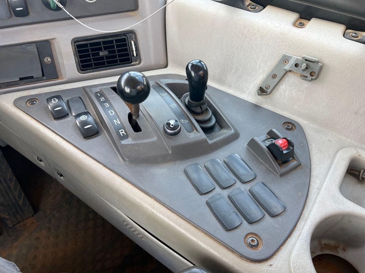 2012-volvo-a40f-image-31