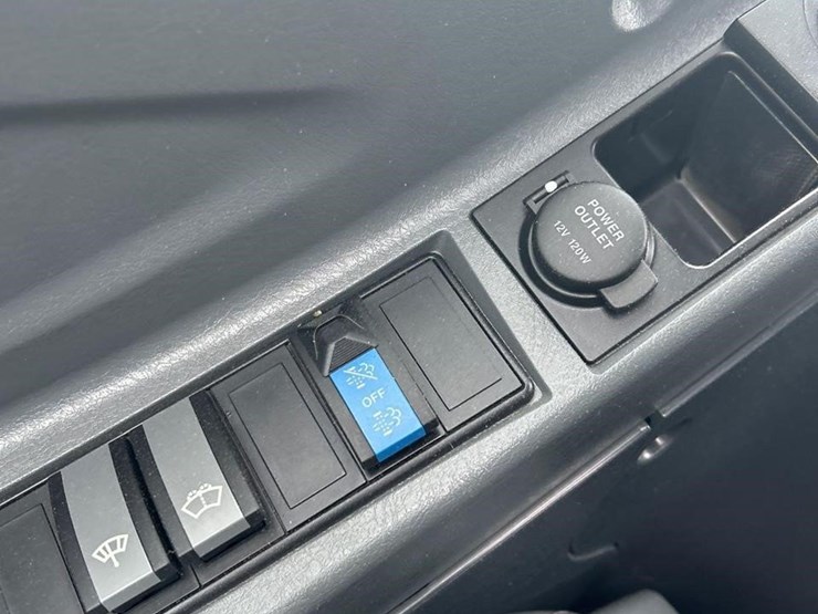 2023-new-holland-e60c-image-18