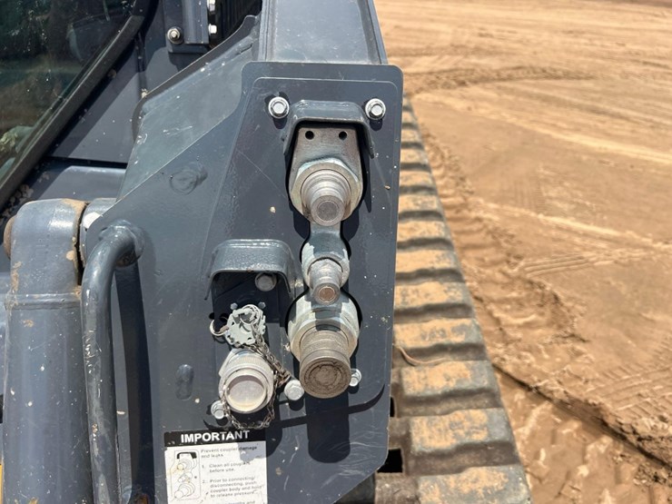 2023-deere-317g-image-11