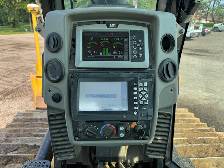 2017-caterpillar-d6n-lgp-image-45