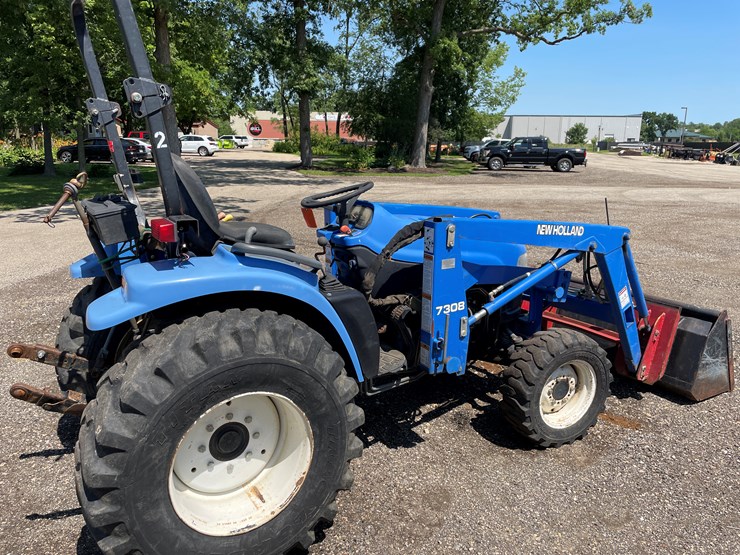 new-holland-tc33d-image-3