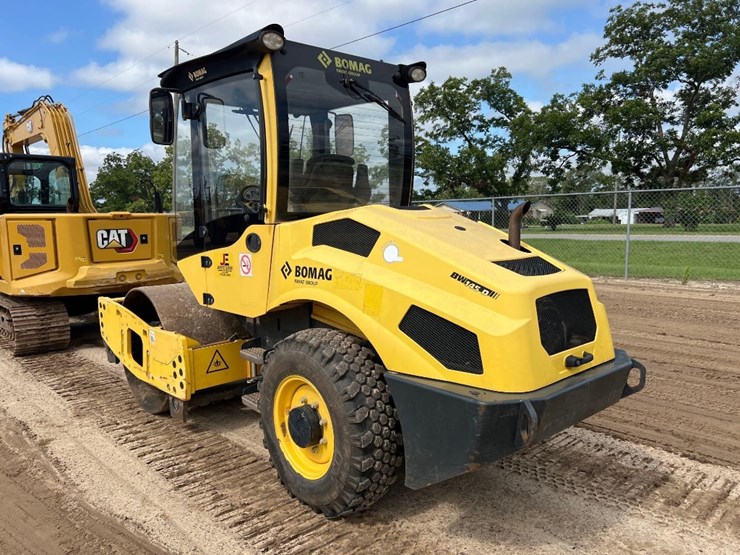 2017-bomag-bw145d-image-2