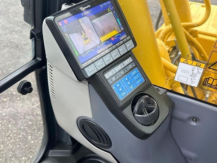 2021-komatsu-pc210-lc-11-image-31