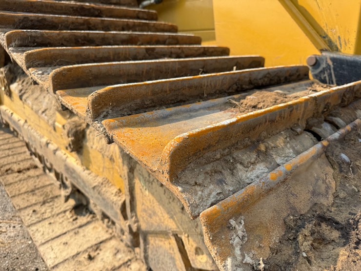 2017-caterpillar-d6n-lgp-image-21