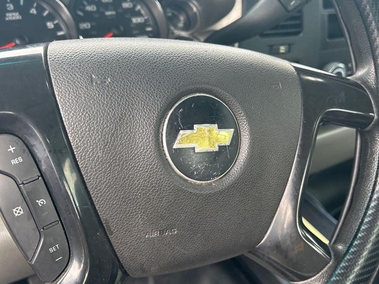 2013-chevrolet-2500hd-image-33