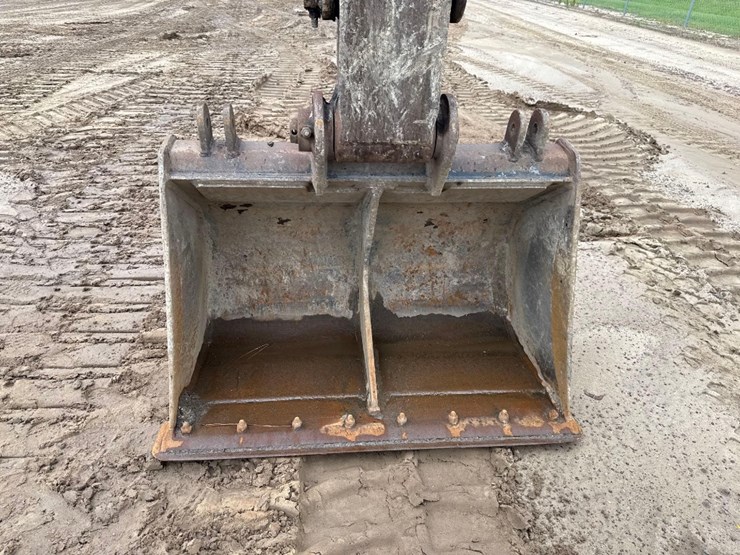 2023-deere-135g-image-24