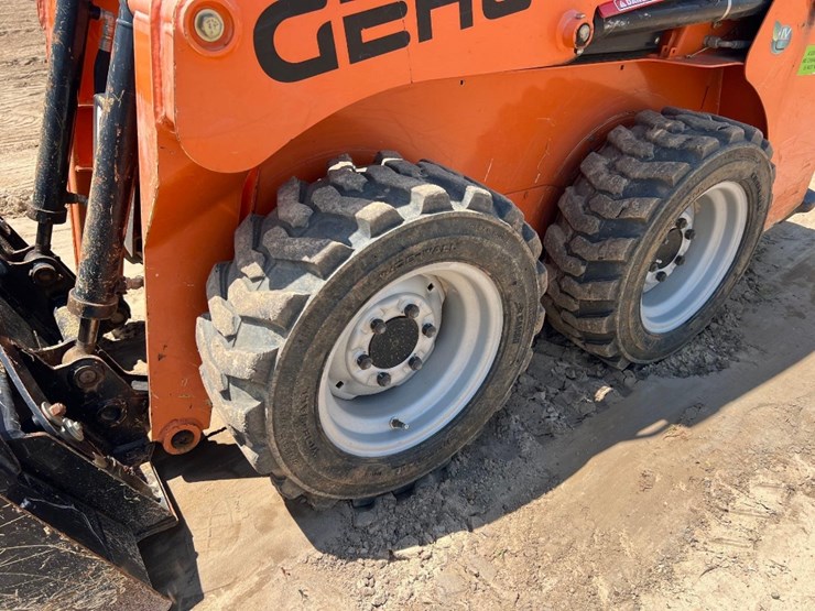 2019-gehl-r105-image-9