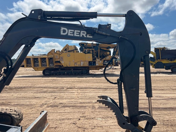 2016-deere-35g-image-23