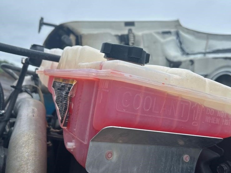 2018-peterbilt-567-image-57
