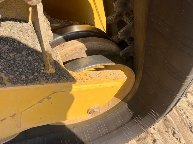 2023-caterpillar-299d3-image-23
