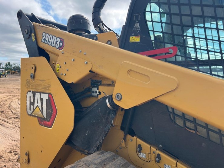 2023-caterpillar-299d3-xe-image-24