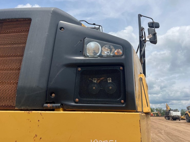 2014-caterpillar-740b-image-9