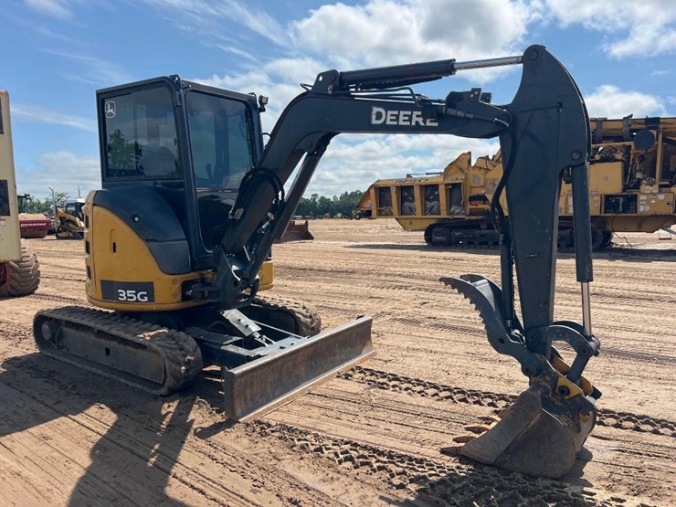 2016-deere-35g-image-6