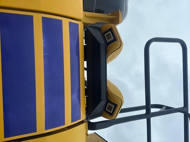 2022-komatsu-pc210-lc-11-image-25