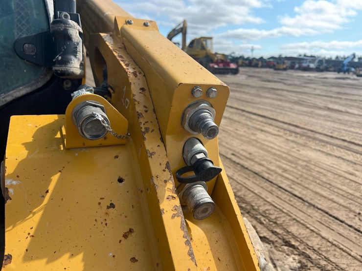 2022-caterpillar-272d3-image-11
