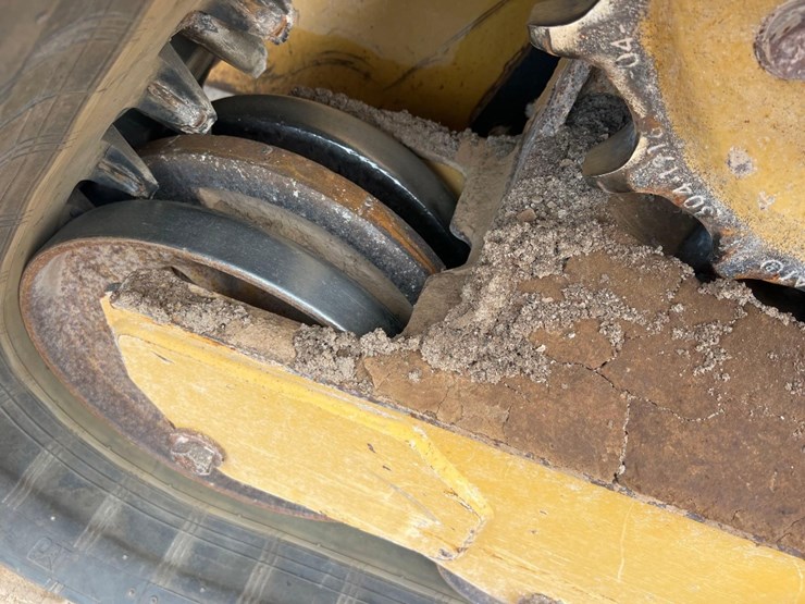 2023-caterpillar-299d3-image-19