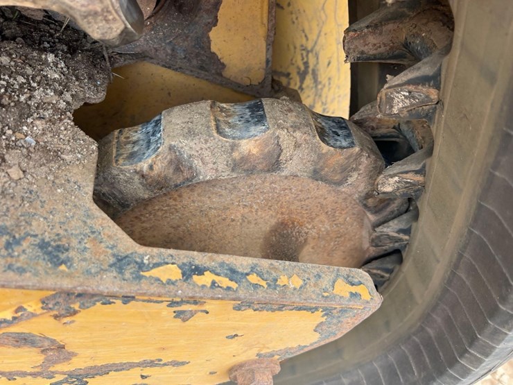 2015-caterpillar-259d-image-23
