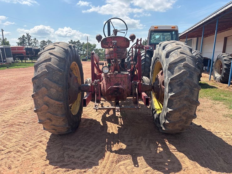 farmall-m-with-loader-image-13