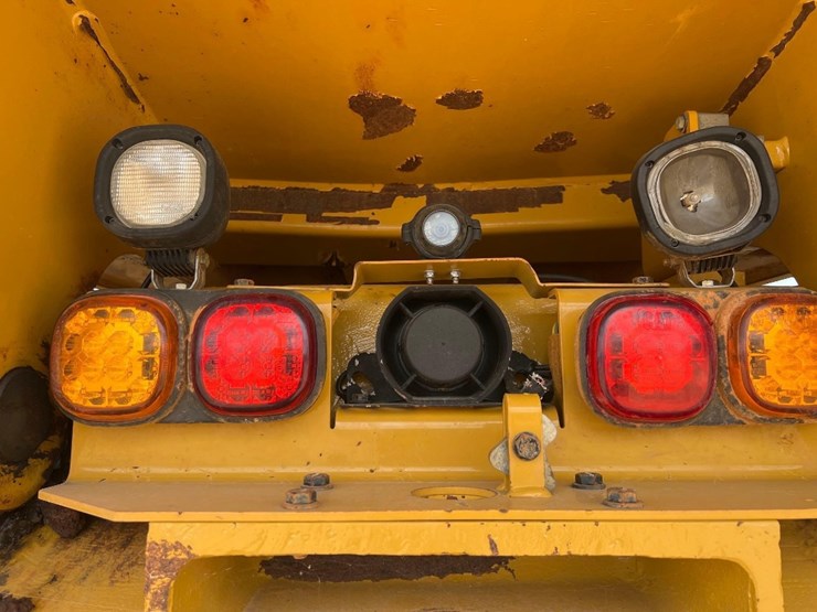 2014-caterpillar-740b-image-21
