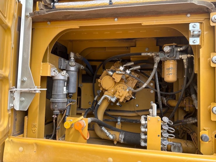 2020-caterpillar-326fl-image-19