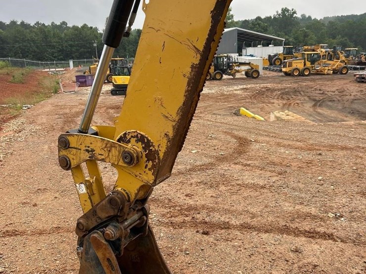 2018-caterpillar-420f2-it-image-24
