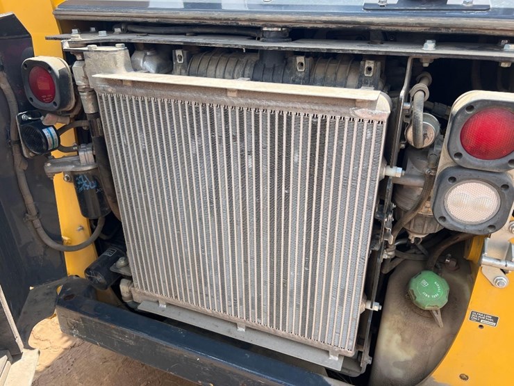 2023-deere-317g-image-15