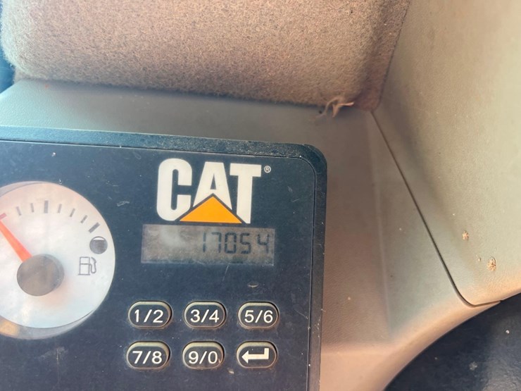 2015-caterpillar-259d-image-32