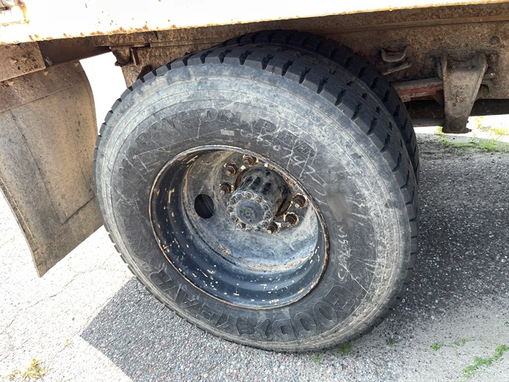 #1013-•-1992-freightliner-cummins-(has-mn-title)-image-32