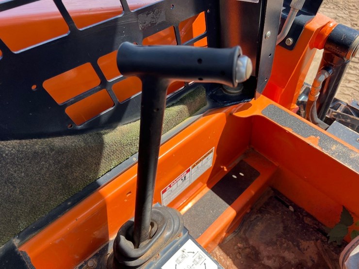 2019-gehl-r105-image-23