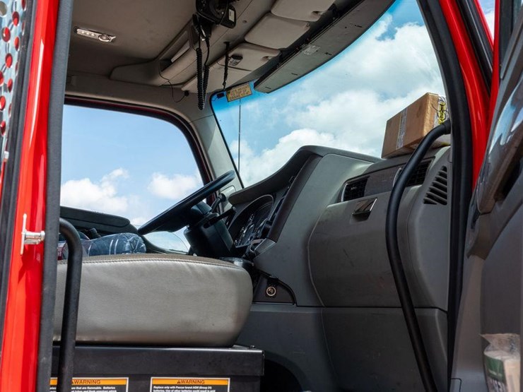 2018-kenworth-t880-image-96