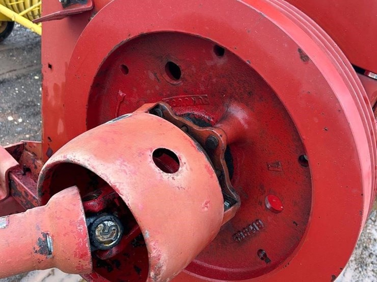 new-holland-565-image-9