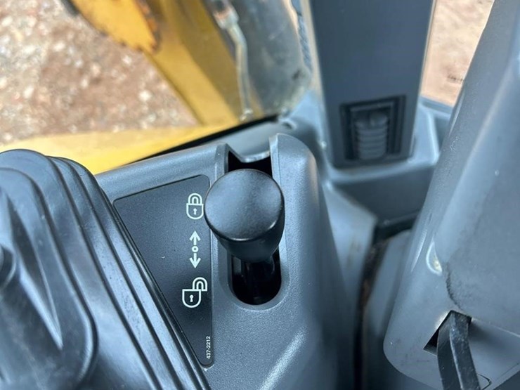 2018-caterpillar-420f2-it-image-47