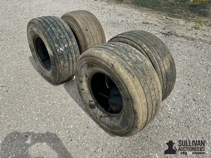 12.5l-15-implement-tires-image-5