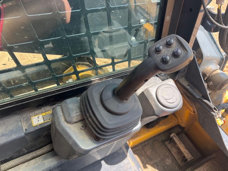 2023-deere-317g-image-28
