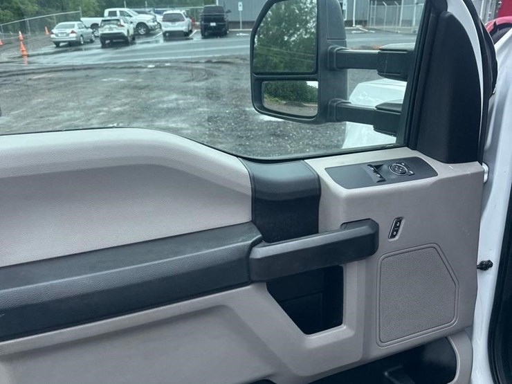 2019-ford-f350-xl-image-16