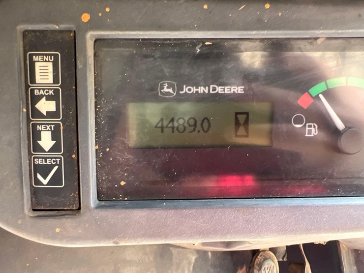 2015-deere-319e-image-35
