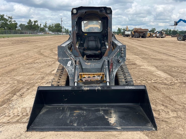 2015-deere-319e-image-7