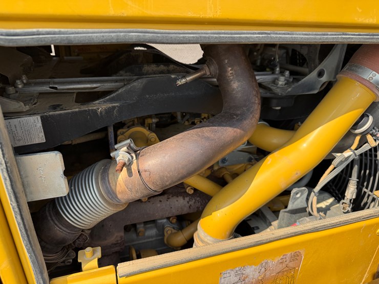 2017-caterpillar-d6n-lgp-image-35