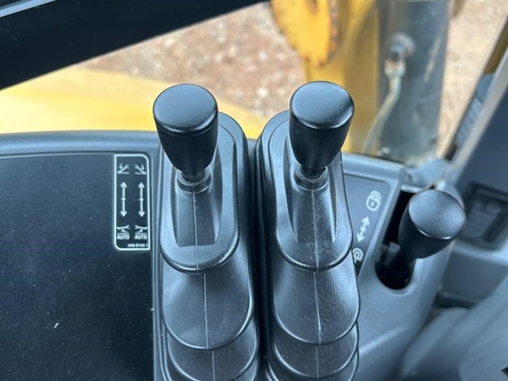 2018-caterpillar-420f2-it-image-48