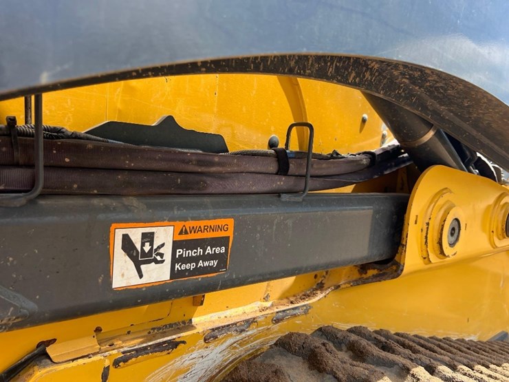 2020-deere-333g-image-16