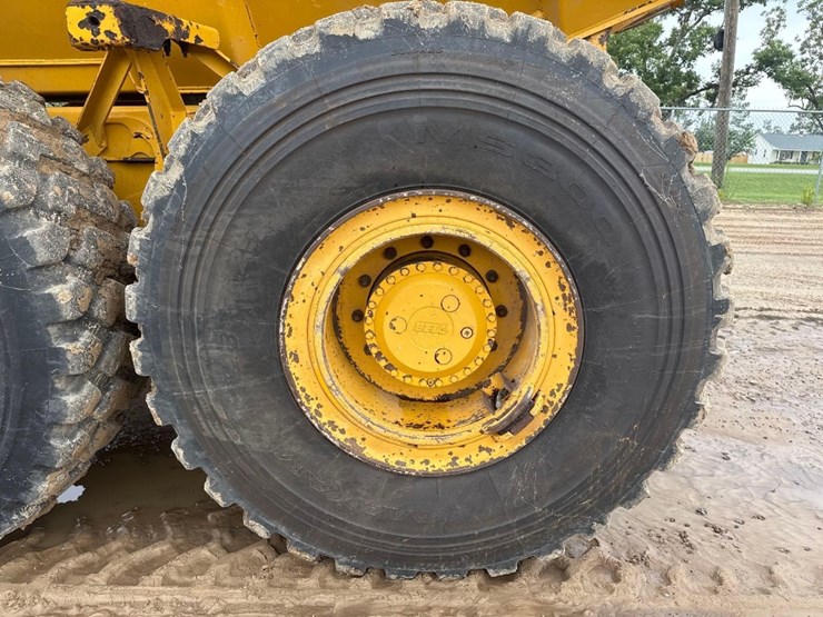 2014-deere-250d-image-9