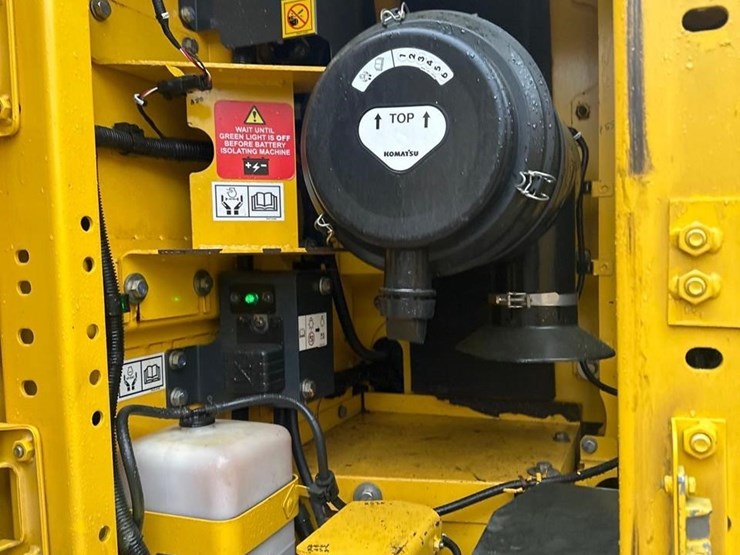 2021-komatsu-pc210-lc-11-image-22