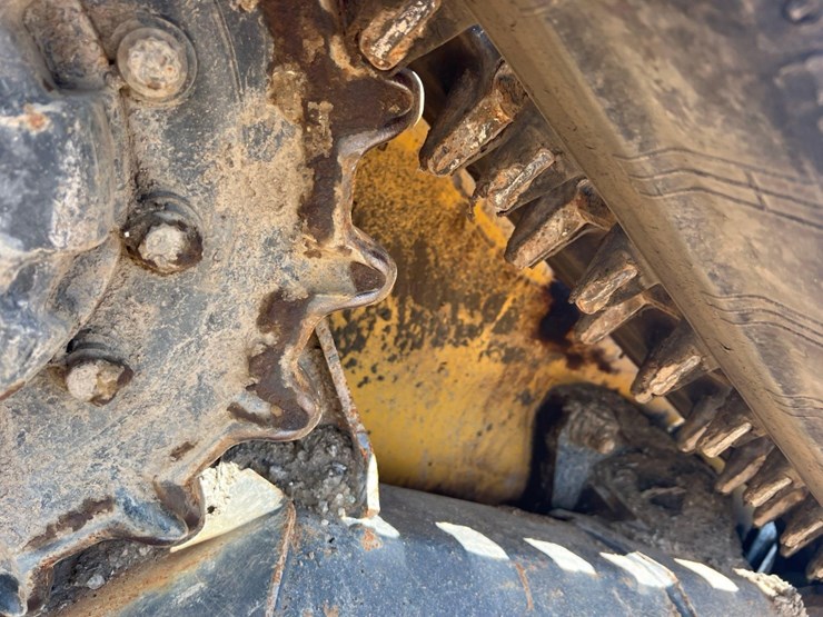 2023-deere-317g-image-21