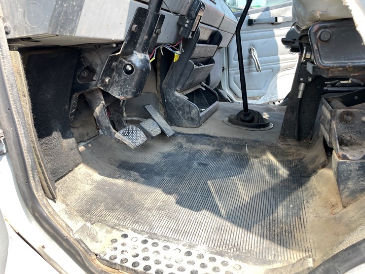 #1013-•-1992-freightliner-cummins-(has-mn-title)-image-72