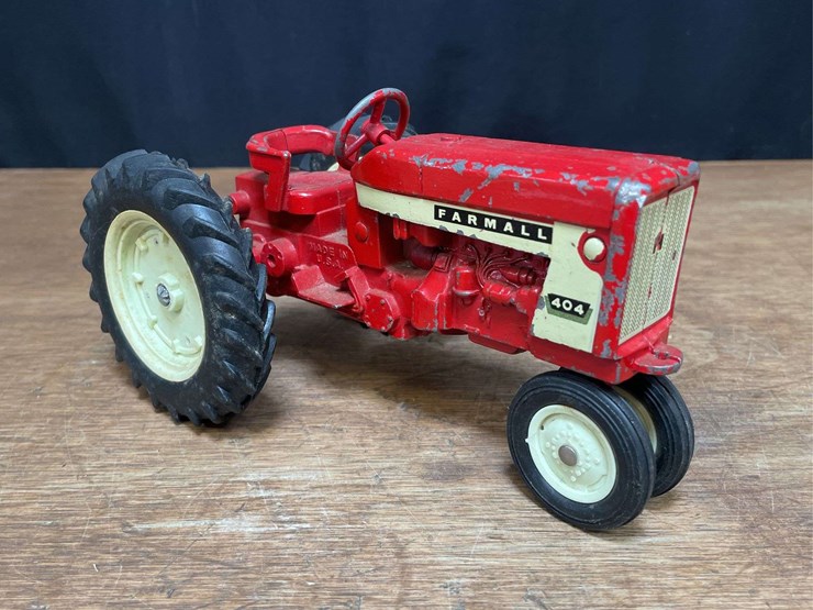 1/16-farmall-404-ertl-image-8