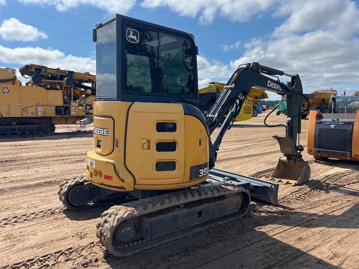2016-deere-35g-image-4